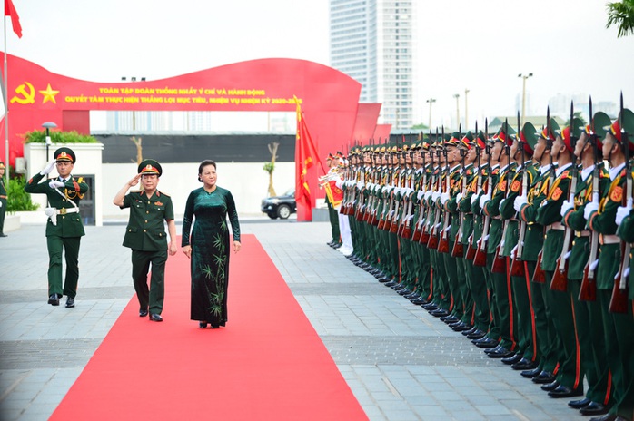 Chủ tịch Quốc hội đến thăm và làm việc với Viettel - Ảnh 1. Chủ tịch Quốc hội đến thăm và làm việc với Viettel - Ảnh 1.