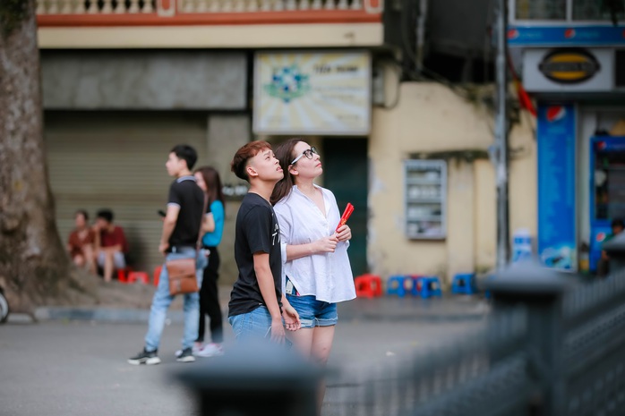 Hồ Văn Cường trổ mã, phổng phao bên mẹ nuôi Phi Nhung ngày càng trẻ đẹp - Ảnh 4.