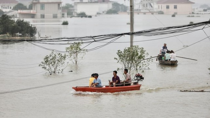 Lũ lụt chưa qua, Trung Quốc lại đau đầu vì nắng nóng  - Ảnh 4.