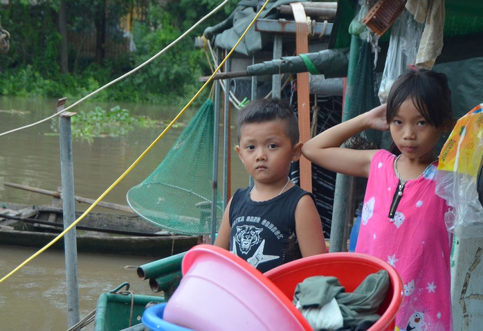 Trôi nổi xóm chài mom Thủy Đội - Ảnh 1.