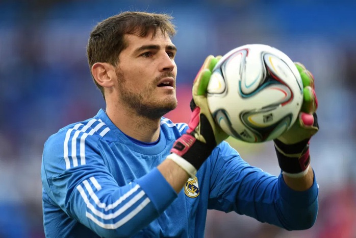   Thánh Iker Casillas tái xuất Bernabeu sau đột quỵ - Ảnh 1.