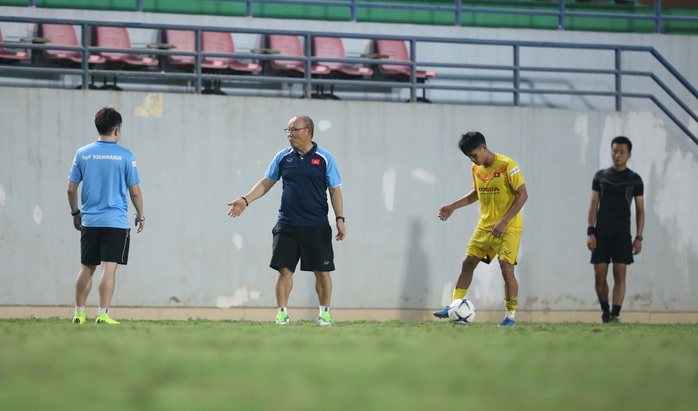 HLV Park Hang-Seo để ngỏ việc chọn Đoàn Văn Hậu tại SEA Games 31 - Ảnh 3.