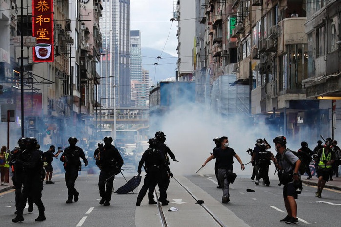 Ngày đầu thực thi luật an ninh Hồng Kông: 370 người bị bắt - Ảnh 5.