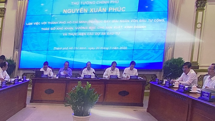 Thủ tướng Nguyễn Xuân Phúc làm việc với lãnh đạo TP HCM - Ảnh 1.