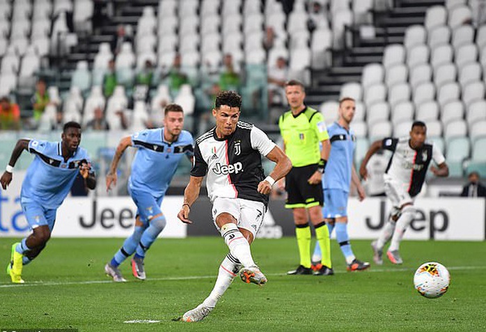 Ronaldo đua giày vàng, Juventus tăng tốc đến ngôi vương - Ảnh 3.