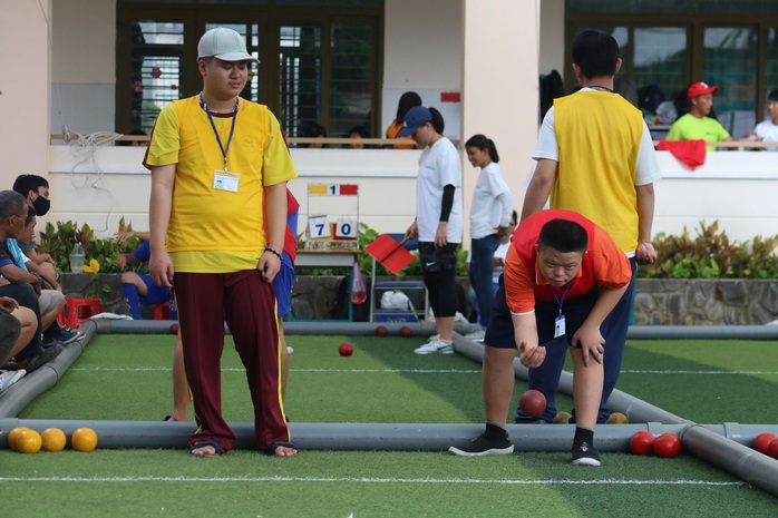 Mùa hè vui khoẻ cùng quả bóng lăn cho trẻ đặc biệt - Ảnh 3.