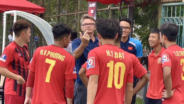 Phù thủy trắng Philippe Troussier chọn 4 cầu thủ trẻ HAGL đang cho CAND mượn lên U19 Việt Nam - Ảnh 1.