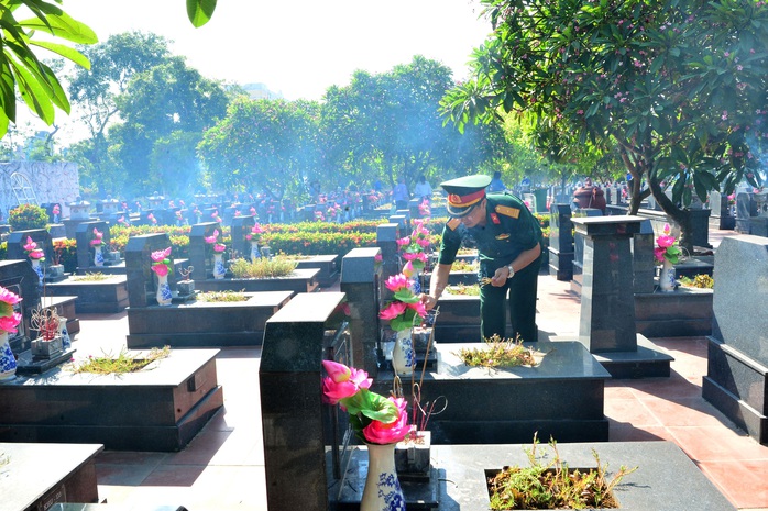 Viettel thăm hỏi, tặng quà hơn 3.000 gia đình thương binh, liệt sĩ - Ảnh 1. Viettel thăm hỏi, tặng quà hơn 3.000 gia đình thương binh, liệt sĩ - Ảnh 1.