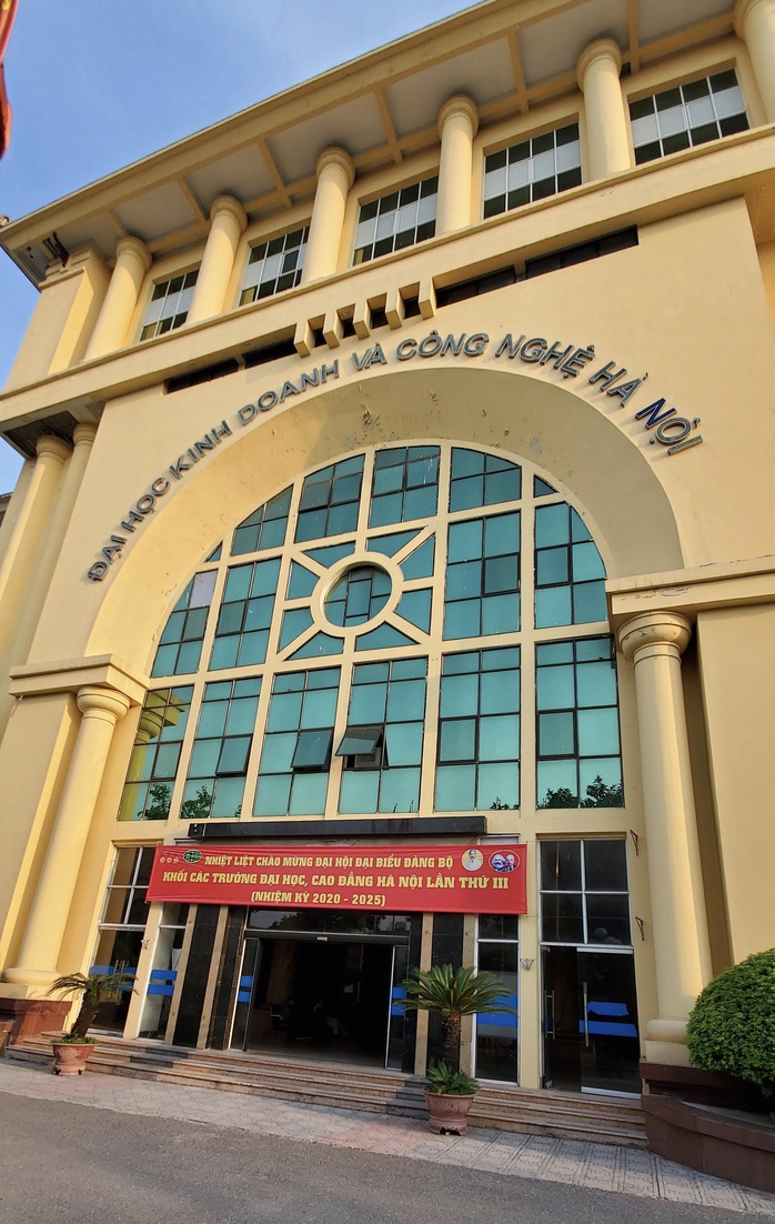 Trường tùy tiện làm sai, cổ đông lo trắng tay - Ảnh 1. Trường tùy tiện làm sai, cổ đông lo trắng tay - Ảnh 1.