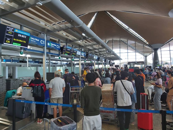 Sân bay Cần Thơ đón 310 người Việt tại Malaysia về nước - Ảnh 4.