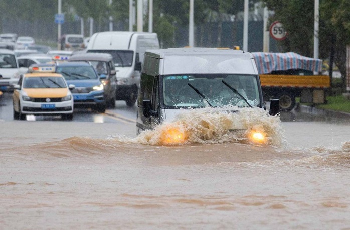 Sông Trung Quốc vượt mức cảnh báo, Nhật chạy đua với thời gian - Ảnh 4.