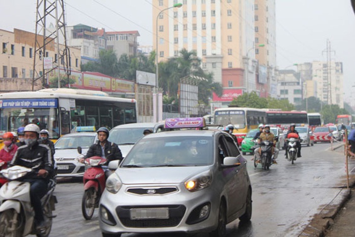 Xe kinh doanh phải đổi sang biển số vàng: Nhiều ý kiến trái chiều - Ảnh 1.