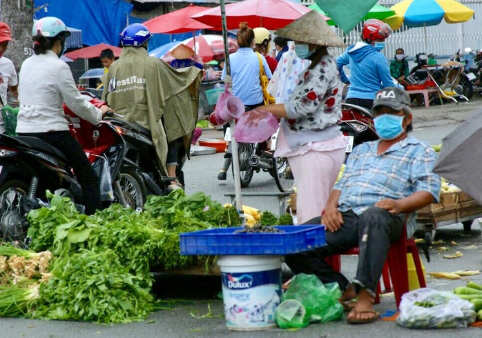 Đìu hiu chợ tạm công nhân mùa Covid - Ảnh 5.