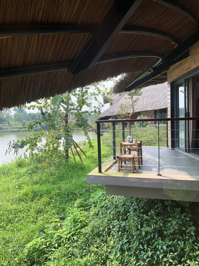 Ngôi nhà độc đáo bằng gạch đất, mái vọt ven sông dành tặng mẹ - Ảnh 9. Ngôi nhà độc đáo bằng gạch đất, mái vọt ven sông dành tặng mẹ - Ảnh 9.