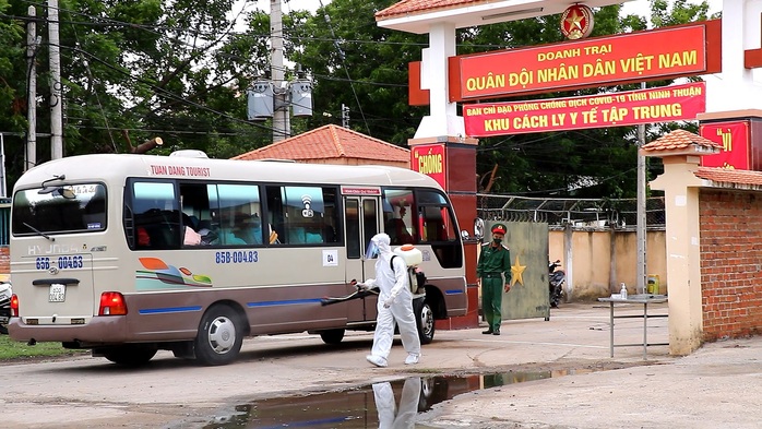 Ninh Thuận: Đón 230 công dân Việt Nam về từ Malaysia  - Ảnh 1.