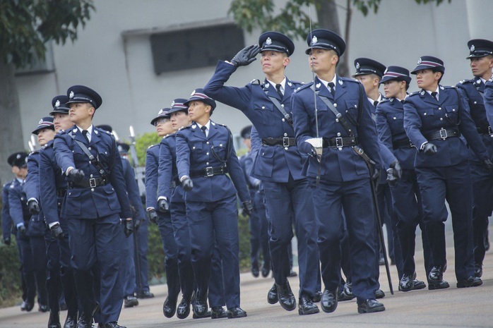 Sợ lệnh trừng phạt, cảnh sát Hồng Kông chuyển qua dùng ngân hàng Trung Quốc - Ảnh 1.