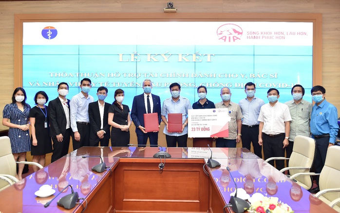 AIA Việt Nam tiếp tục đồng hành hỗ trợ tài chính cho đội ngũ y, bác sĩ và nhân viên y tế chống dịch - Ảnh 1. AIA Việt Nam tiếp tục đồng hành hỗ trợ tài chính cho đội ngũ y, bác sĩ và nhân viên y tế chống dịch - Ảnh 1.