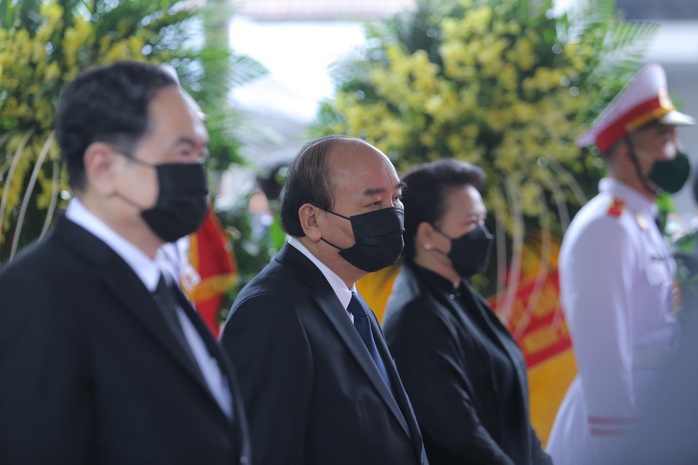 Thủ tướng Nguyễn Xuân Phúc, Chủ tịch QH Nguyễn Thị Kim Ngân viếng nguyên Tổng Bí thư Lê Khả Phiêu - Ảnh 10.