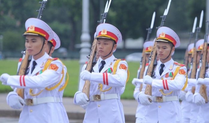 Toàn cảnh Lễ treo cờ rủ Quốc tang nguyên Tổng Bí thư Lê Khả Phiêu - Ảnh 30.