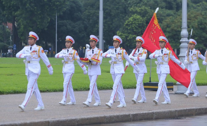 Toàn cảnh Lễ treo cờ rủ Quốc tang nguyên Tổng Bí thư Lê Khả Phiêu - Ảnh 26.