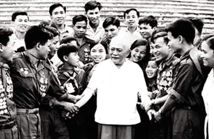 Nâng cao niềm tự hào về lãnh tụ của giai cấp công nhân Việt Nam - Ảnh 1.
