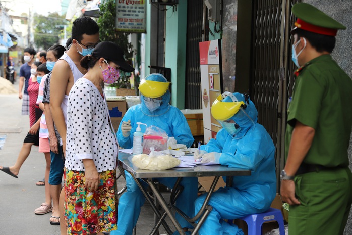 Lịch trình 14 ca Covid-19: Nhiều người có mặt tại Bệnh viện Đà Nẵng cuối tháng 7, có 1 lần xét nghiệm âm tính - Ảnh 2.