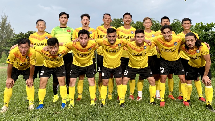 Đá tiền đạo, thủ môn Tấn Trường lập hat-trick trước giờ ra hội quân cùng Hà Nội FC - Ảnh 2.