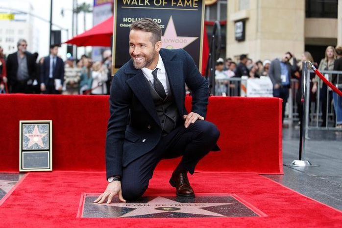 Tài tử Ryan Reynolds kêu gọi người trẻ đừng “giết” mẹ của anh - Ảnh 2.