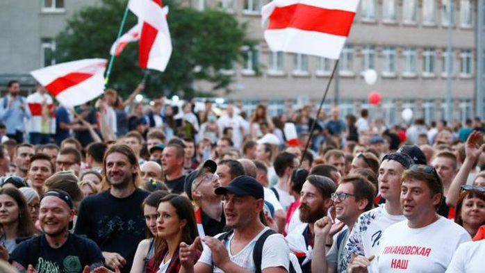 Biển người biểu tình ở Belarus, Nga và NATO ghìm nhau - Ảnh 3.
