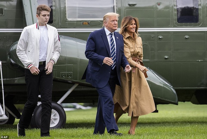 Tổng thống Trump “lu mờ” khi đi cạnh quý tử Barron - Ảnh 3.