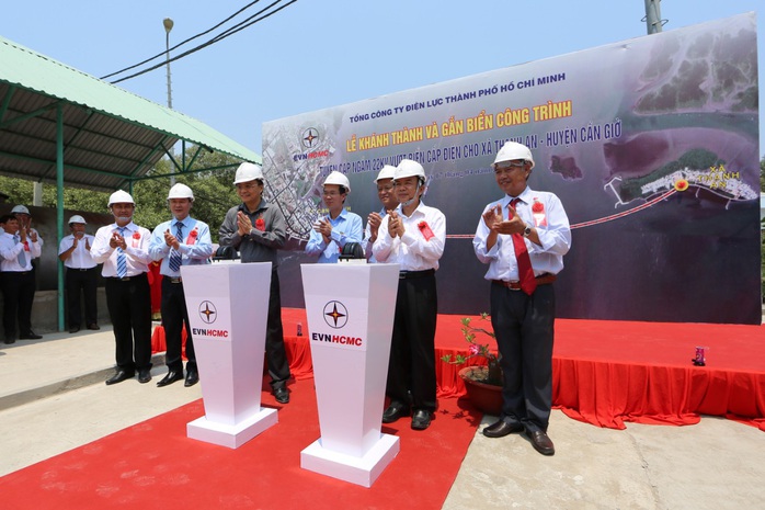 Công đoàn EVNHCMC chủ động tham gia thực hiện trách nhiệm xã hội của doanh nghiệp, góp phần phát triển cộng đồng. - Ảnh 1. Công đoàn EVNHCMC chủ động tham gia thực hiện trách nhiệm xã hội của doanh nghiệp, góp phần phát triển cộng đồng. - Ảnh 1.