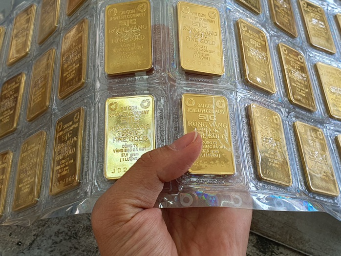 Giá vàng hôm nay 13-12: Giá vàng khó đoán, USD ngân hàng lao dốc - Ảnh 1.
