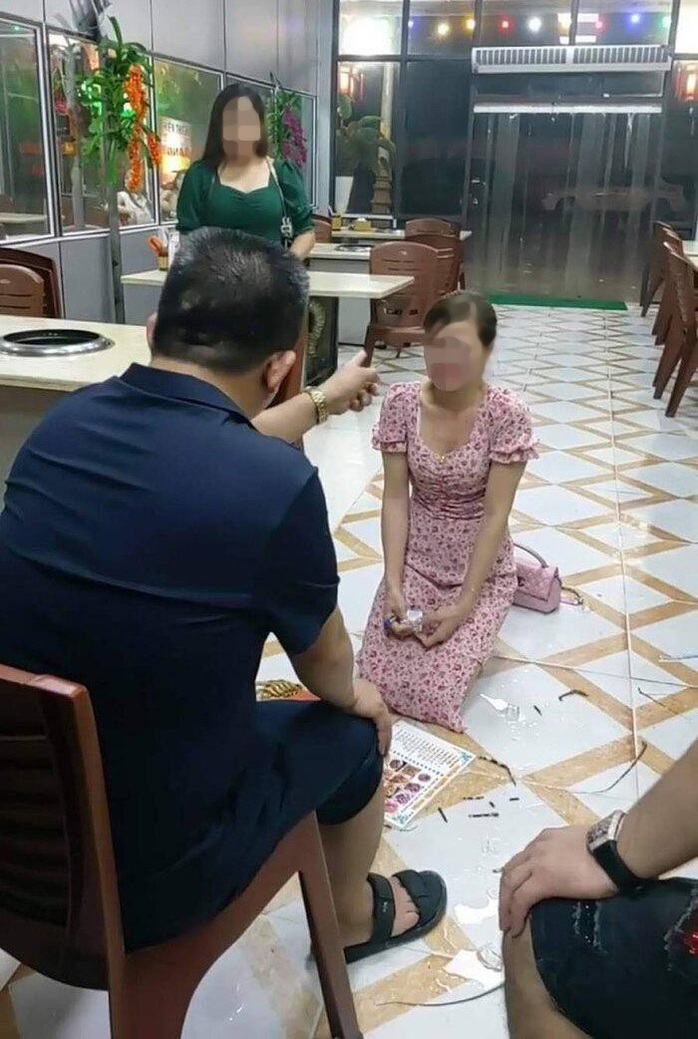 Cô gái trẻ bị bắt quỳ xin lỗi vì chê món ăn mất vệ sinh: Triệu tập chủ nhà hàng - Ảnh 1.