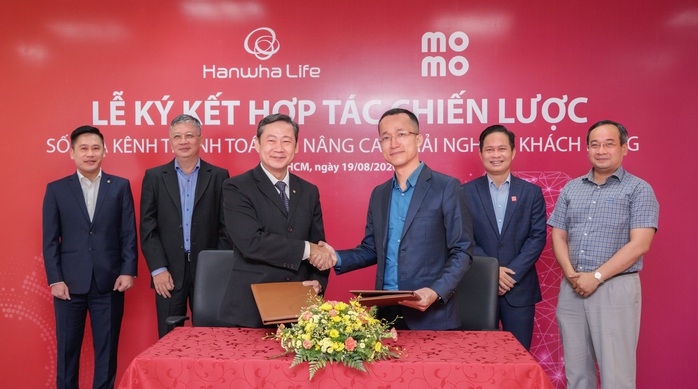 Hanwha Life Việt Nam hợp tác chiến lược cùng MoMo và Payoo - Ảnh 2. Hanwha Life Việt Nam hợp tác chiến lược cùng MoMo và Payoo - Ảnh 2.