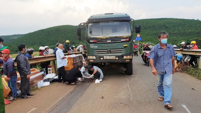 Tai nạn do xe ben mất thắng tuột dốc, cán qua người phụ nữ chết thảm - Ảnh 1.