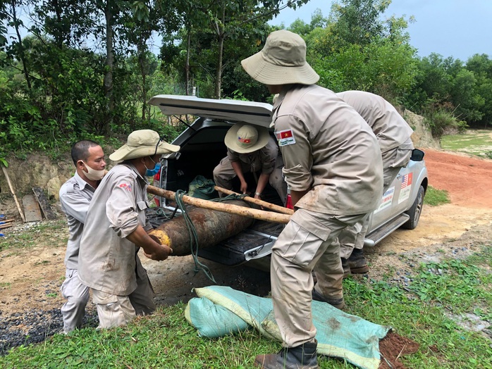 Quảng Nam- Quảng Trị: Đào móng nhà, phát hiện quả bom khủng - Ảnh 3.