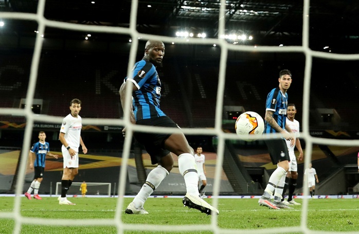 Người hùng Lukaku hóa tội đồ, Inter Milan dâng cúp cho Sevilla - Ảnh 8.