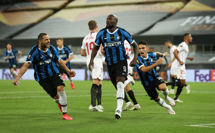 Người hùng Lukaku hóa tội đồ, Inter Milan dâng cúp cho Sevilla - Ảnh 3.