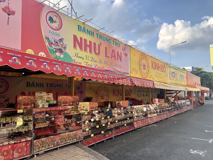 Bánh trung thu nóng, lạnh khó lường - Ảnh 2.