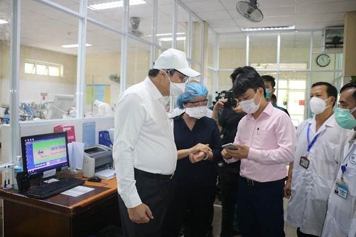 Chủ tịch Đà Nẵng kiểm tra công tác phòng chống dịch tại các điểm nóng - Ảnh 2.