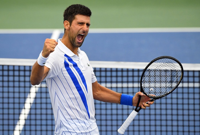 Clip Djokovic bị loại khỏi US Open 2020 vì... đánh bóng vào trọng tài - Ảnh 2.