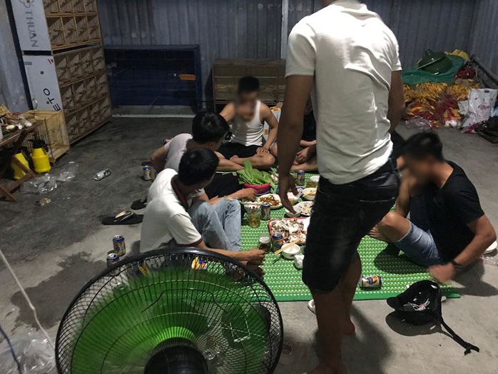 Đà Nẵng: Tụ tập ăn nhậu trong mùa dịch, nhóm thanh niên bị phạt 42,5 triệu đồng - Ảnh 2.