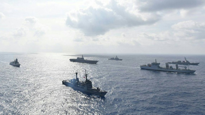 Ông Duterte ra lệnh cấm Hải quân Philippines tập trận chung ở biển Đông - Ảnh 1.