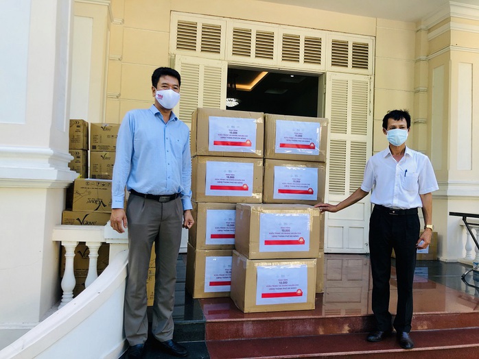 Tập đoàn BRG và SeABank ủng hộ 1 tỉ đồng, 20.000 khẩu trang kháng khuẩn cho Đà Nẵng - Ảnh 2. Tập đoàn BRG và SeABank ủng hộ 1 tỉ đồng, 20.000 khẩu trang kháng khuẩn cho Đà Nẵng - Ảnh 2.