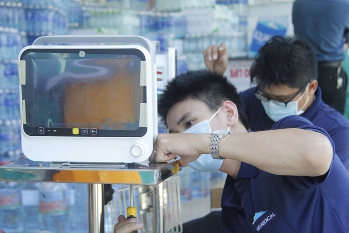 Doanh nhân Johnathan Hạnh Nguyễn trao tặng  10 máy theo dõi bệnh nhân cho Đà Nẵng  - Ảnh 4.