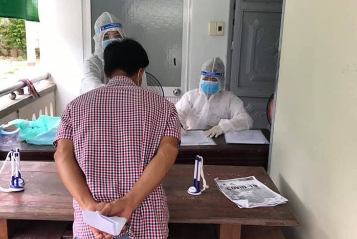 Nữ nhân viên y tế ở Quảng Nam cam kết cách ly nhưng vẫn đi làm - Ảnh 1.