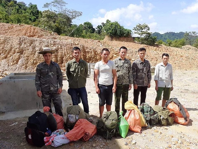 Quảng Bình: Bắt quả tang 6 đối tượng vào rừng khai thác vàng trái phép - Ảnh 1.