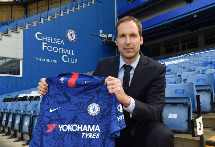 Lạ lùng: Giám đốc Petr Cech tái xuất… làm thủ môn Chelsea - Ảnh 3.