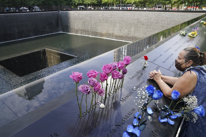 Vụ khủng bố 11-9: Hình ảnh về buổi lễ tưởng niệm khác thường - Ảnh 2.