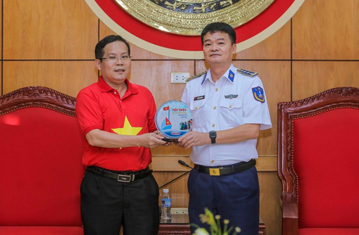 Báo Người Lao Động tăng cường hợp tác với Bộ Tư lệnh Vùng Cảnh sát biển 1 - Ảnh 1.